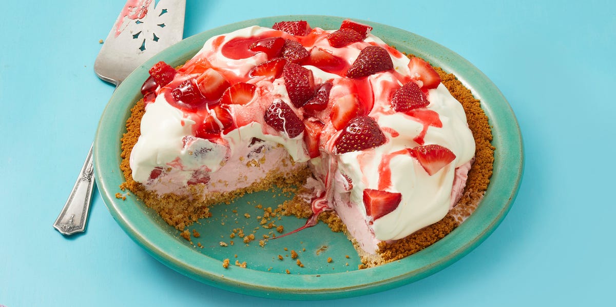 Easy Strawberry Ice Cream Pie with Crunchy Cone Crust